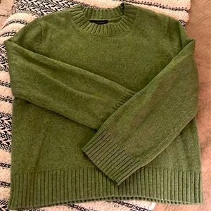 Banana Republic green crew neck sweater.  Size M.